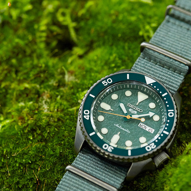 Seiko 5 SRPD77K1 Sense Sports Automatic Men's Wrist Watch